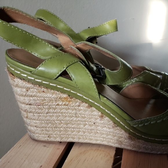 Shoes - Picture 2 of 5